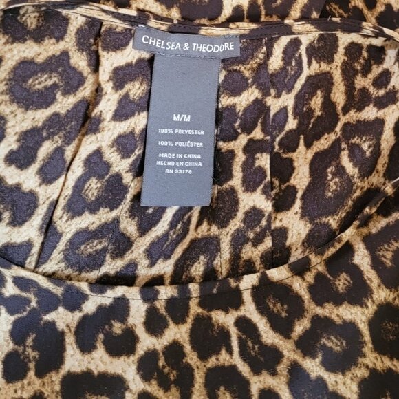 Chelsea & Theodore Short Sleeved Brown Animal Print Blouse in Size Medium - Picture 4 of 4